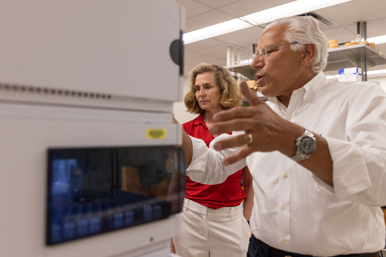 whitten_dimarchi_lab_cm_064 768x512