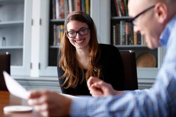 IU student talking to an academic advisor.