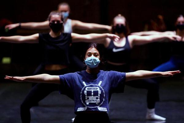 IU students rehearsing a dance.